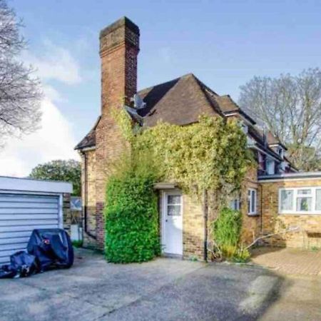 Lovely Cottage In The Heart Of Shirley- London Borough of Croydon Exteriör bild