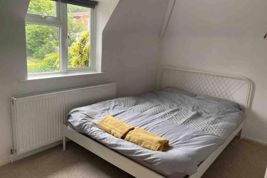 Lovely Cottage In The Heart Of Shirley- London Borough of Croydon Exteriör bild