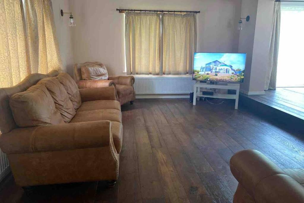 Lovely Cottage In The Heart Of Shirley- London Borough of Croydon Exteriör bild