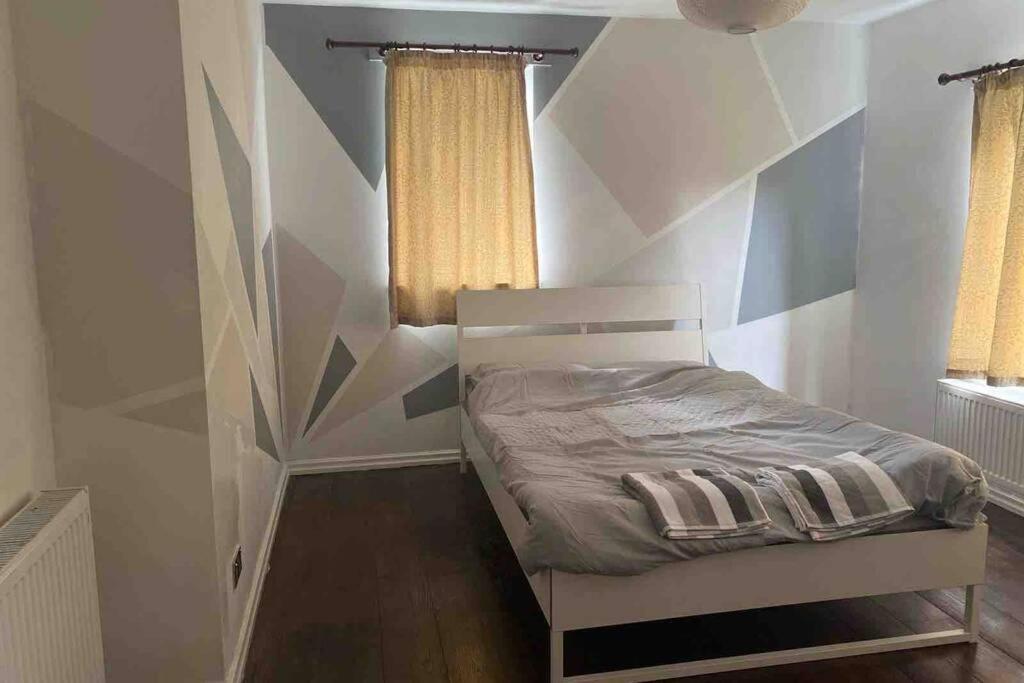 Lovely Cottage In The Heart Of Shirley- London Borough of Croydon Exteriör bild